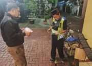 Polisi di Jakarta Barat Berikan Bantuan kepada Warga yang Sedang Berjuang untuk Pengobatan Orang Tua