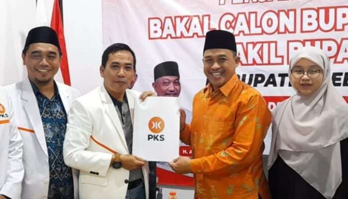 Sanuji Pentamarta Kembalikan Formulir Bacabup ke DPD PKS Lebak