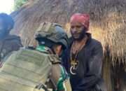 Prajurit Linud 432/WSJ Terlibat Rapat Bersama Tokoh Masyarakat di Distrik Mbua Papua