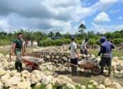 Kemanunggalan TNI dan Rakyat Terlihat dalam Pembangunan Masjid Nurrahman di Keerom