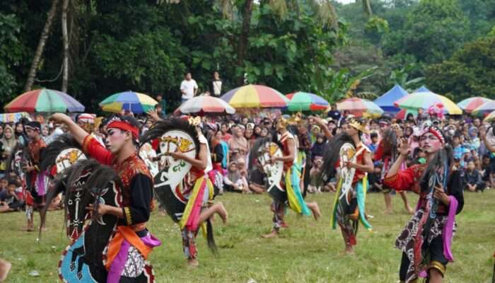 Pentas Ebeg, Bupati Purbalingga: Hiburan dan Pendorong Ekonomi Lokal