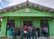 Pembagian Alkitab untuk Jemaat Gereja Kemah Injil Indonesia di Sei Kelik Kapuas Hulu