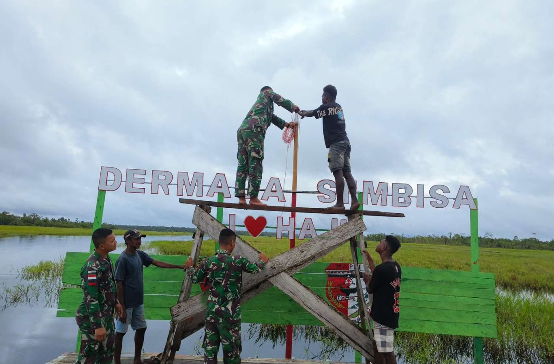 TNI Berhasil Terangi Kegelapan di Kampung Yagatsu Mappi