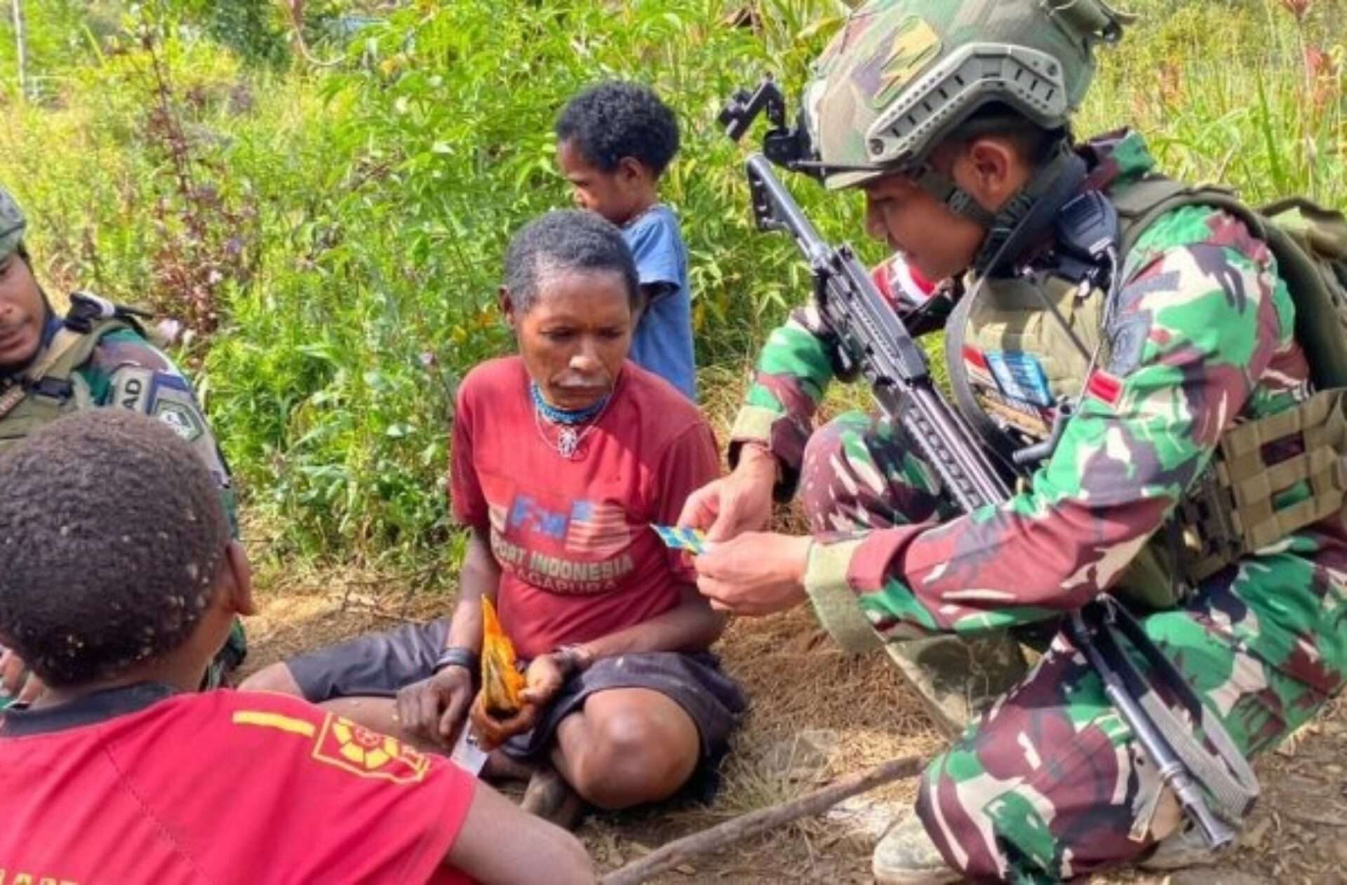 TNI Gelar Pengobatan Keliling di Kampung Bilogai Intan Jaya