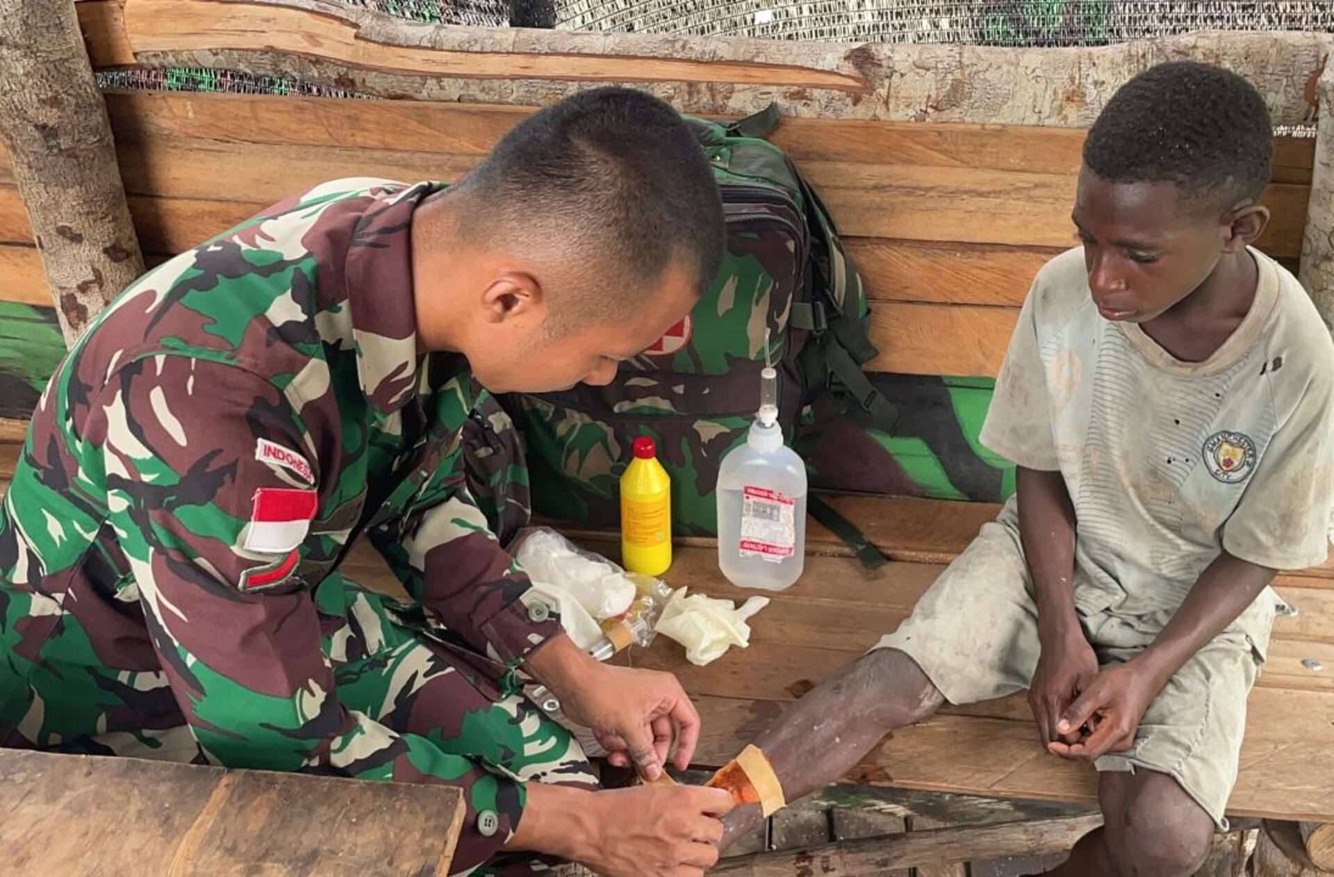 Pelayanan Kesehatan Satgas TNI di Kampung Mur Mappi