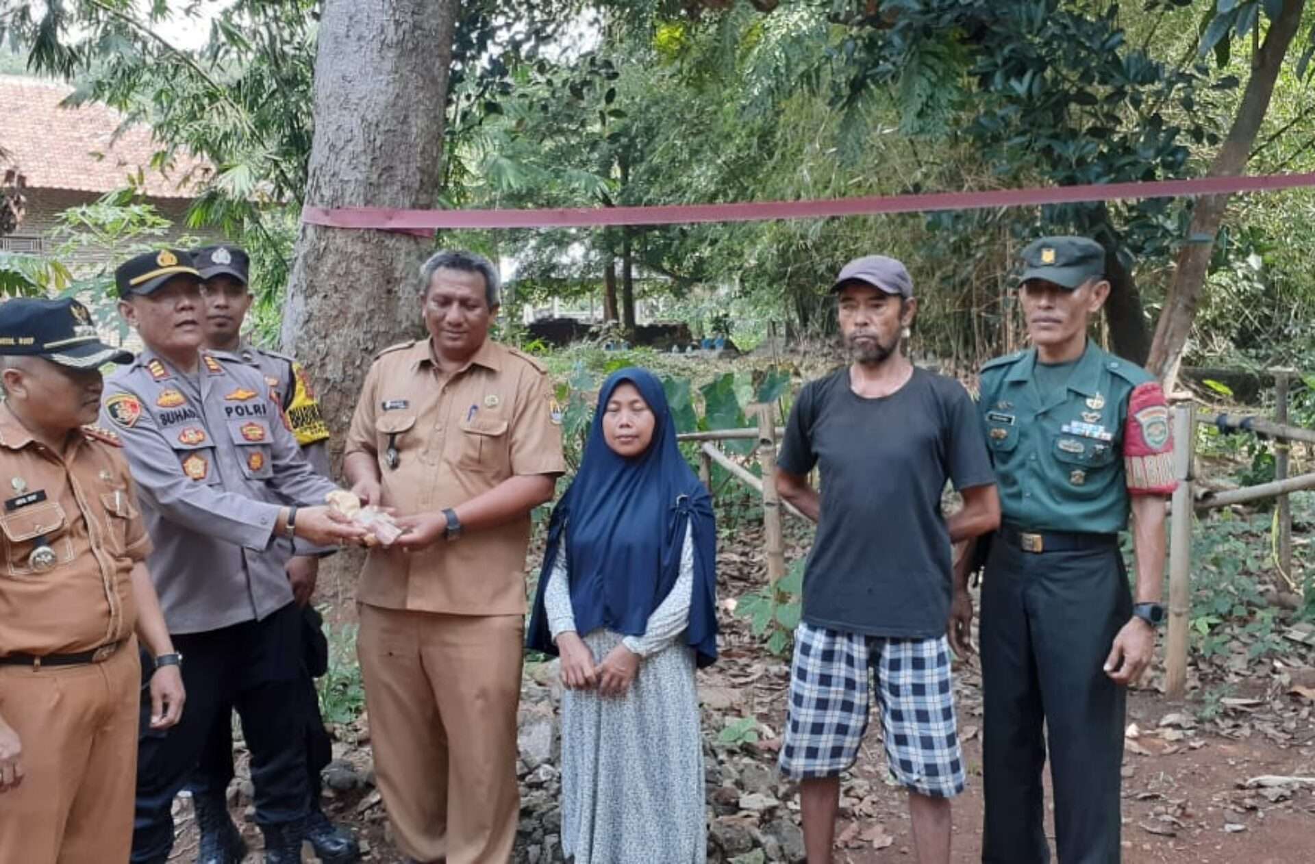 Bedah Rumah Sambut Peringatan HUT Bhayangkara ke-78 di Kabupaten Cirebon