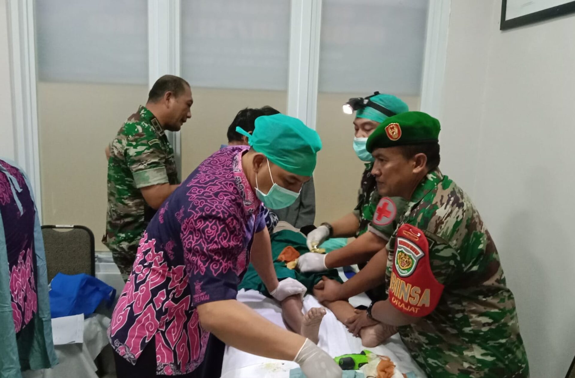 Khitanan Massal di RS Ciremai: Bukti Dedikasi TNI untuk Masyarakat