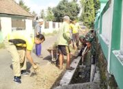 Sinergi Positif untuk Kebersihan Lingkungan: Babinsa dan Bhabinkamtibmas Bersatu Melawan Sampah di Desa Pulerejo