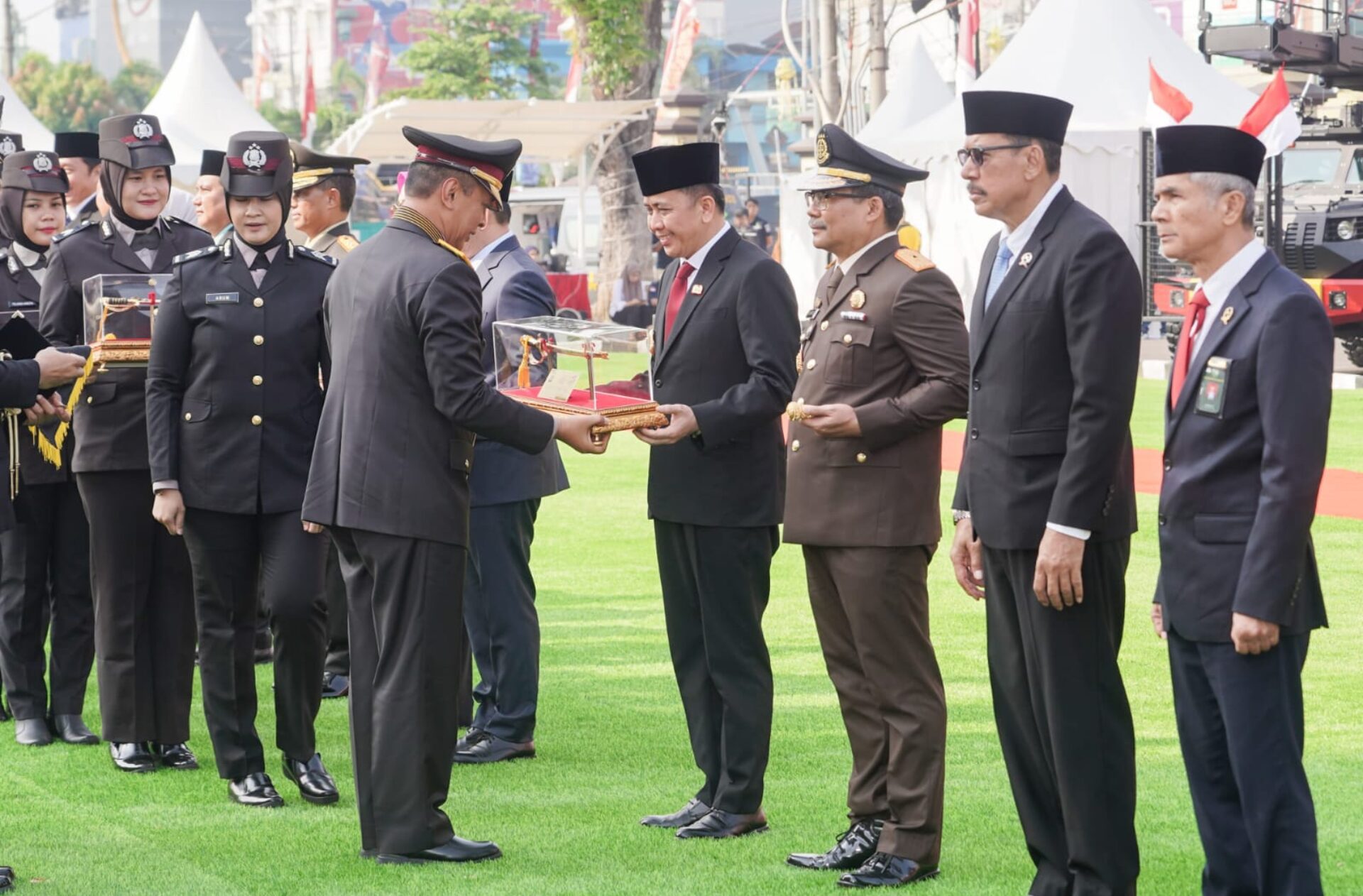 Pj Gubernur Sumatera Utara Agus Fatoni Terima Penghargaan Kapolri