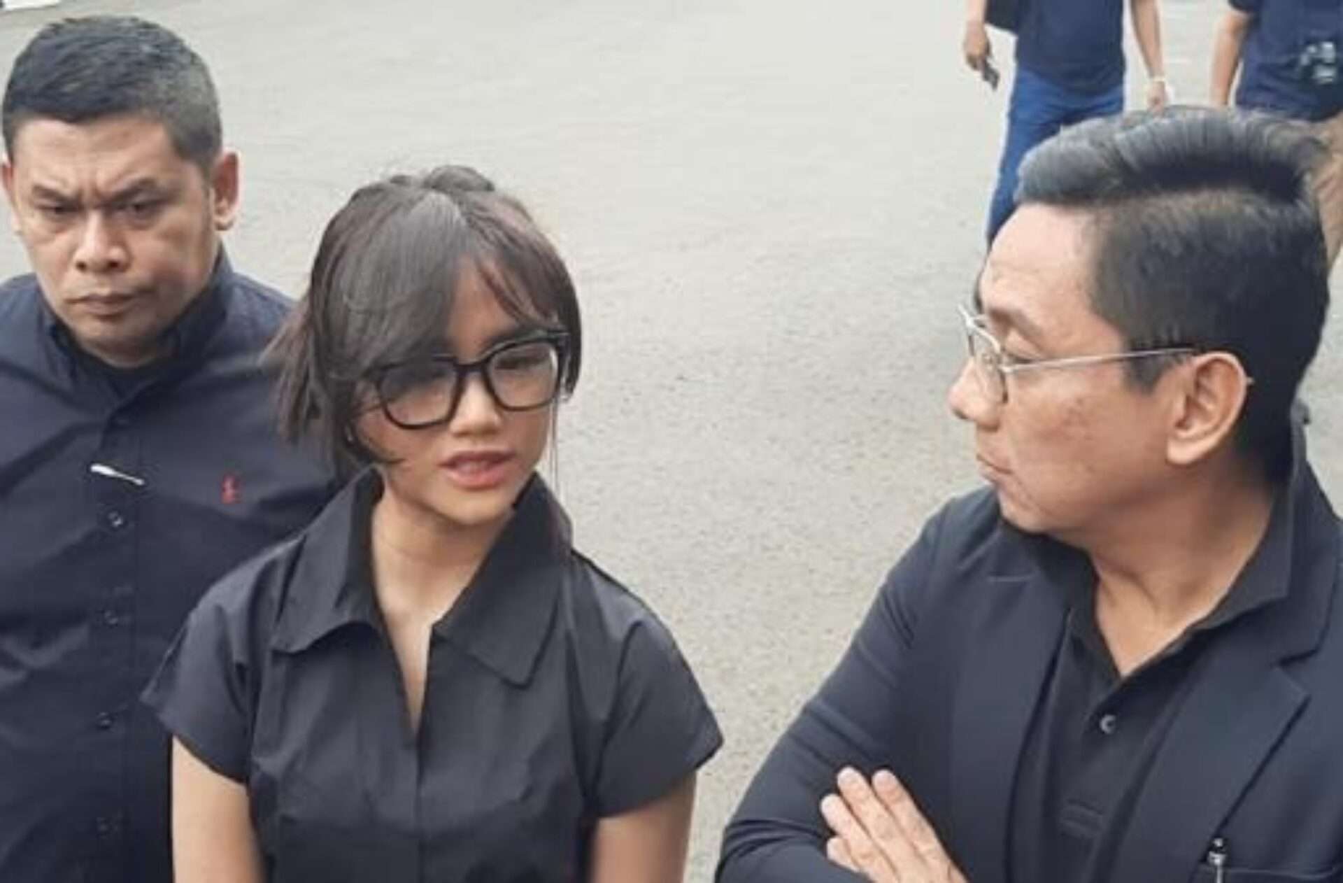 Diduga Gelapkan Dana, Mantan Manajer Artis Fuji Ditahan Polisi