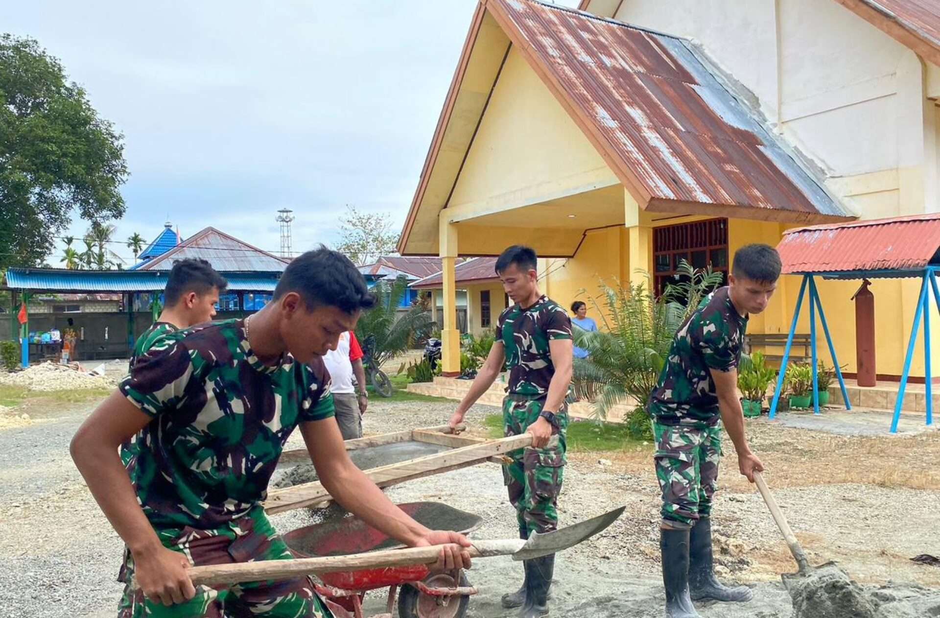 Ksatria Tombak Sakti Bersama Masyarakat Gotongroyong Perbaiki Gereja GKI Pir IV