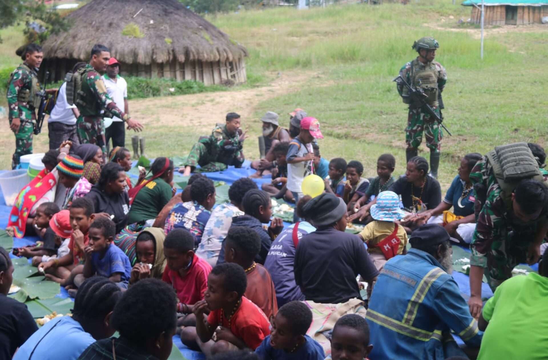 Prajurit Satgas Yonif 323/BP Kostrad Gelar Minggu Kasih di Kampung Kago