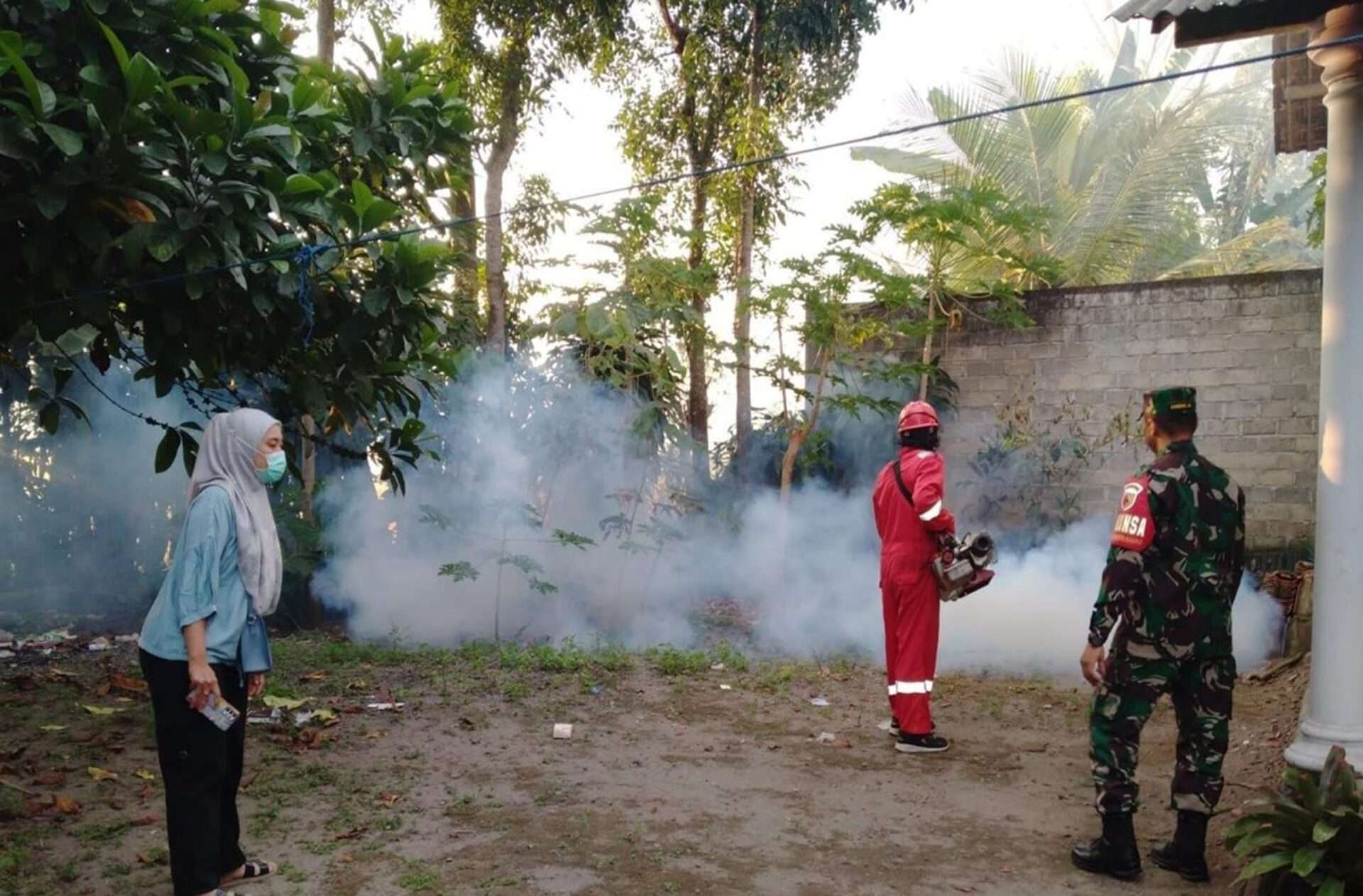 Pencegahan Demam Berdarah di Blitar: Sinergi Babinsa dan Masyarakat Desa Sumberagung