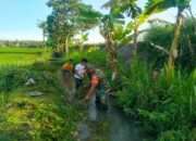 Kerja Bakti Pembersihan Saluran Irigasi di Blitar