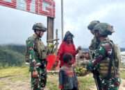 TNI Kostrad Satgas Yonif 432 Borong Hasil Tani Mama Papua di Pos Yigi