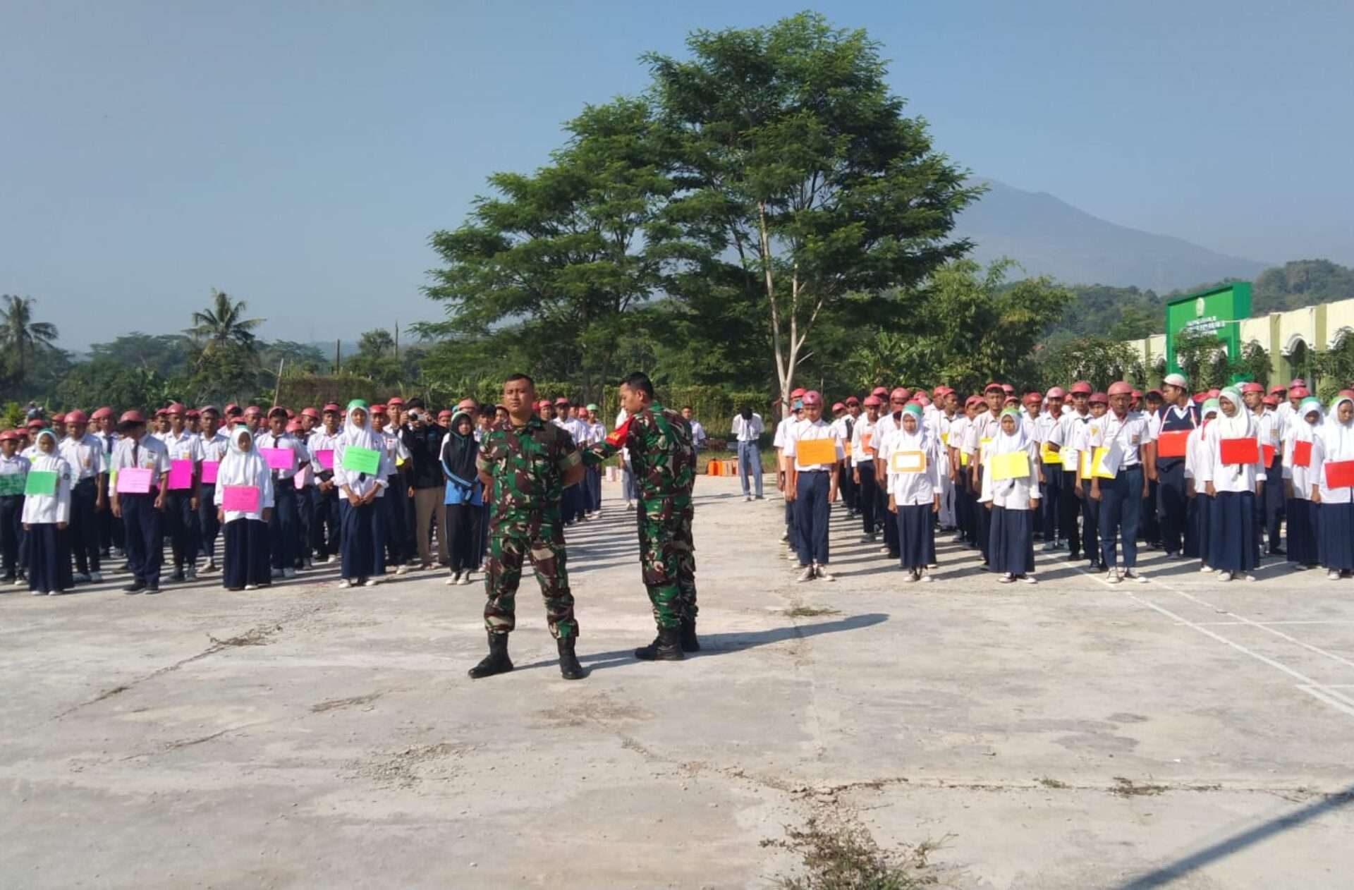 Babinsa Koramil Sumber Berikan Wasbang Pelajar SMK Ponpes Manbaul Ulum Cirebon