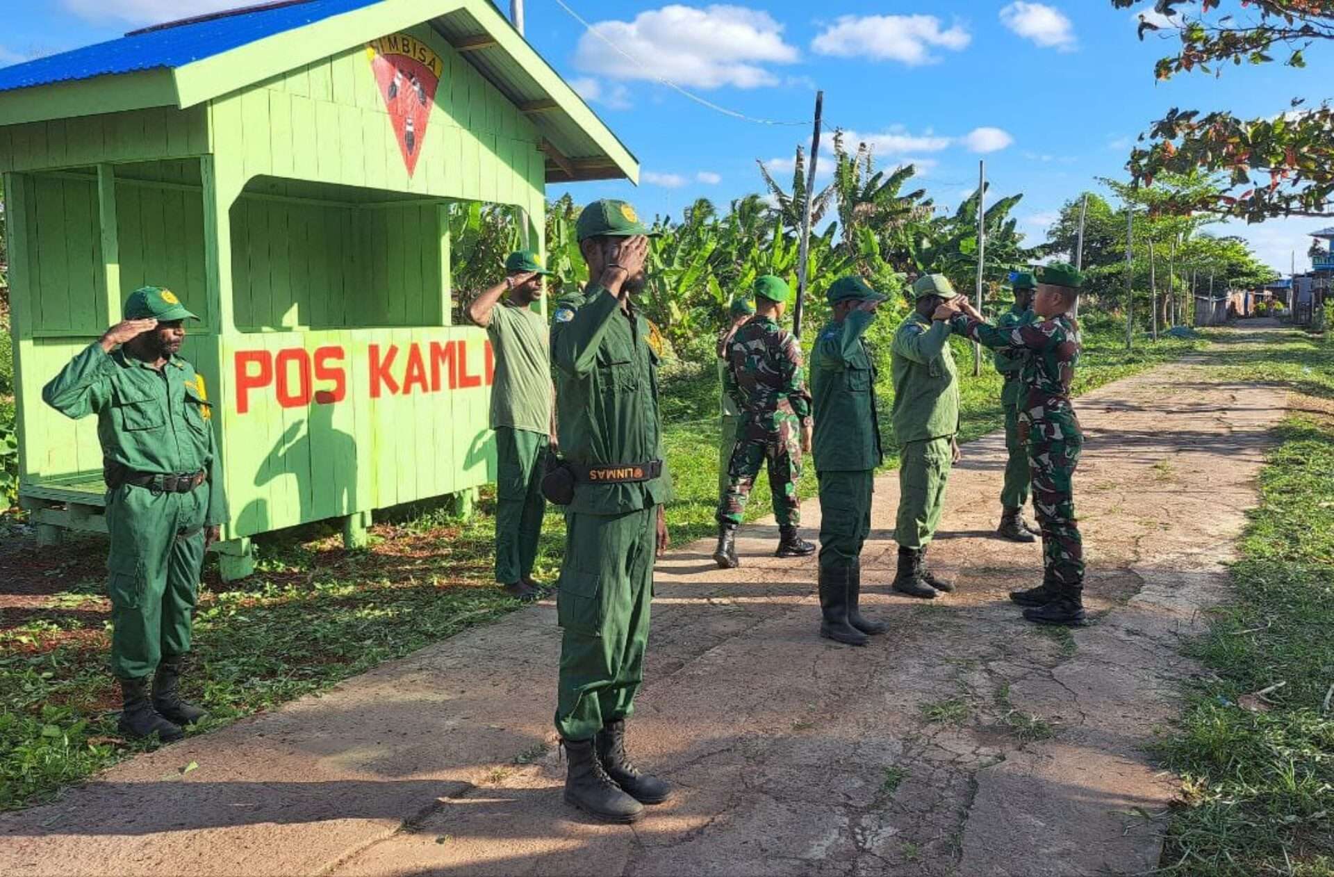 Satgas Yonif 125/SMB Berikan Pembekalan Anggota Linmas di Merauke