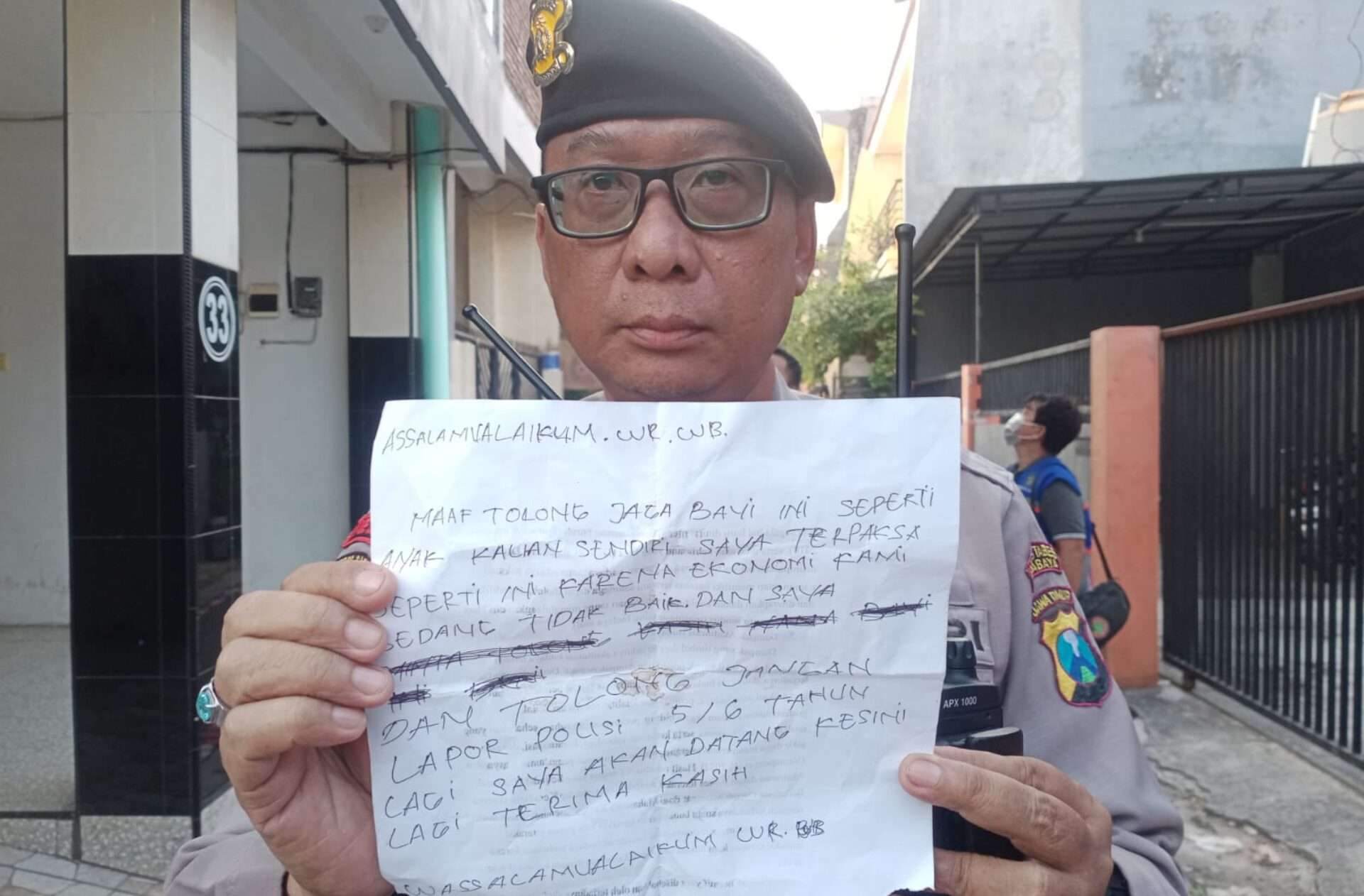 Bayi Perempuan Ditemukan di Depan Rumah Warga Keputih Surabaya