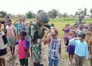 Outing Class Bersama Prajurit Yonif 503 Kostrad di SD St. Aloysius Mumugu