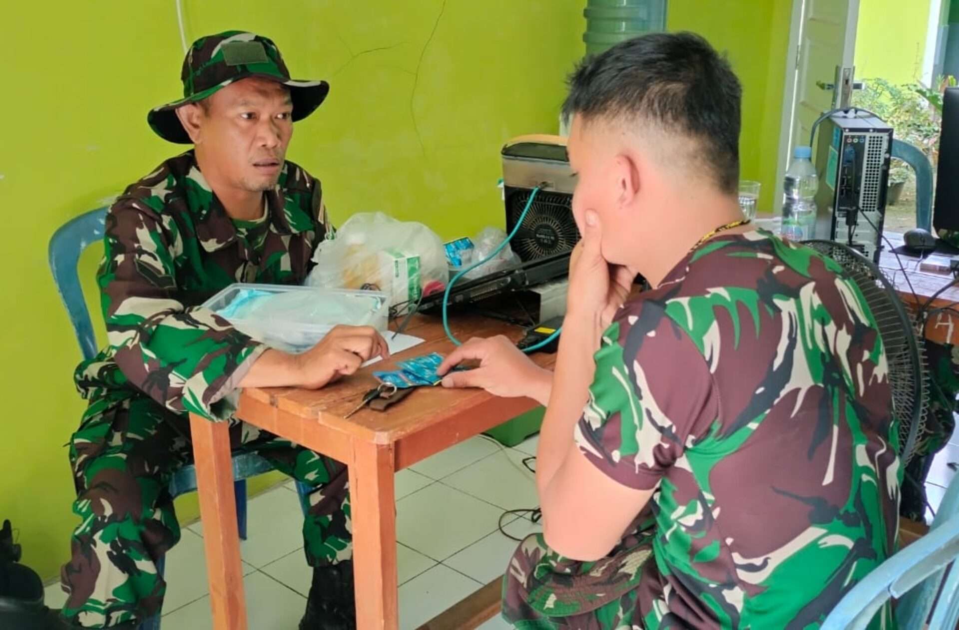 Layanan Kesehatan 24 Jam oleh Tim Keslap TMMD Kodim 0620/Kab Cirebon