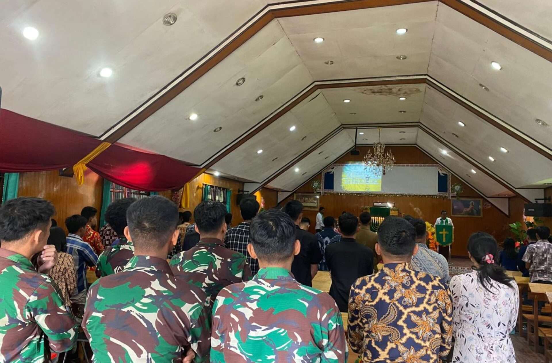 Ksatria Buaya Putih Gelar Ibadah Bersama Masyarakat di Gereja Protestan Eklesia Ilaga