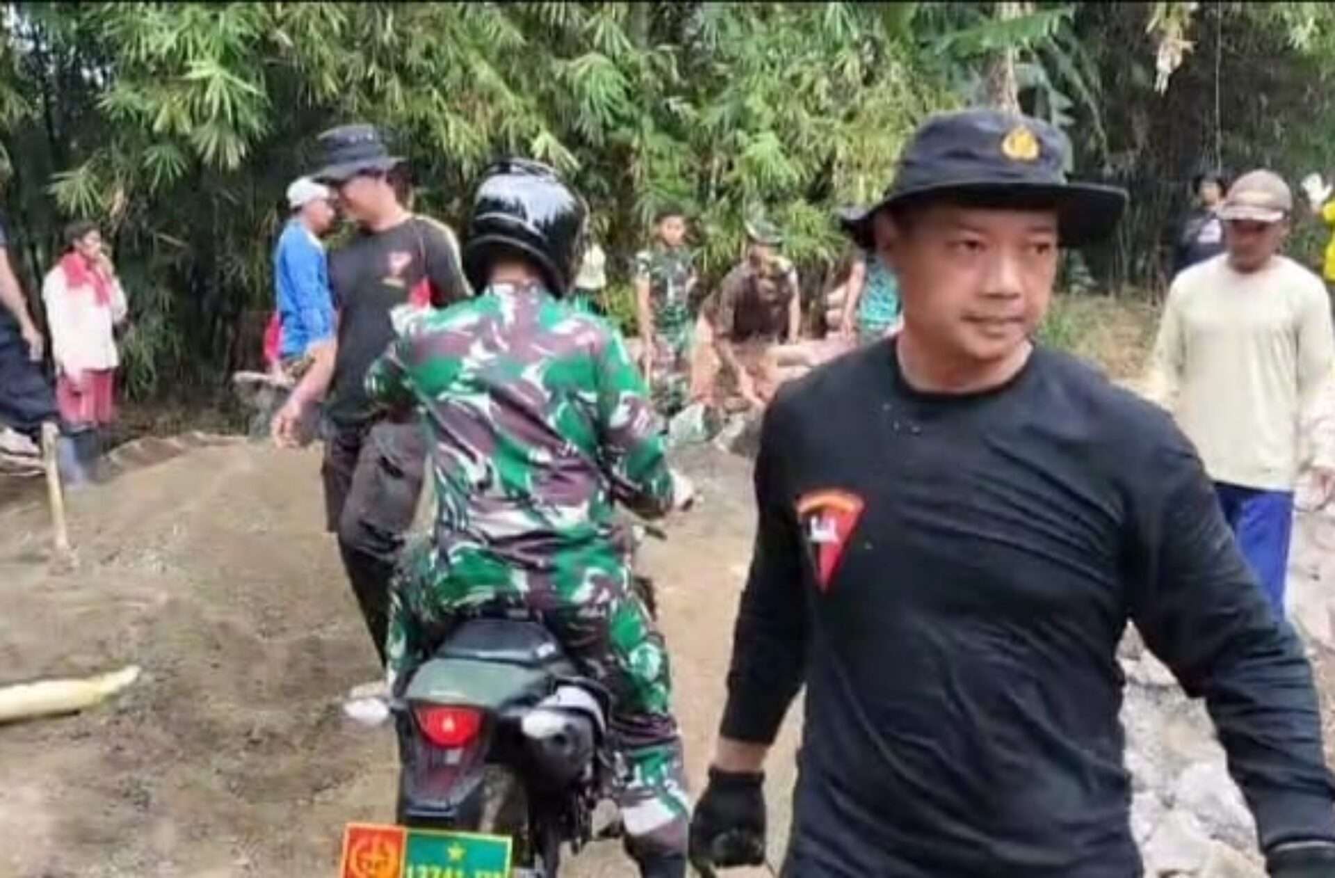 Dandim 0620/Kab Cirebon Tinjau Langsung Pelaksanaan TMMD di Desa Kubang