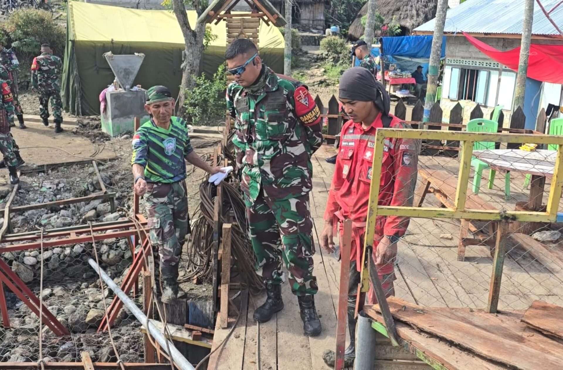 Dansatgas Yonkav 6/NK Tinjau Pembangunan Jembatan Gantung Naga Karimata di NTT