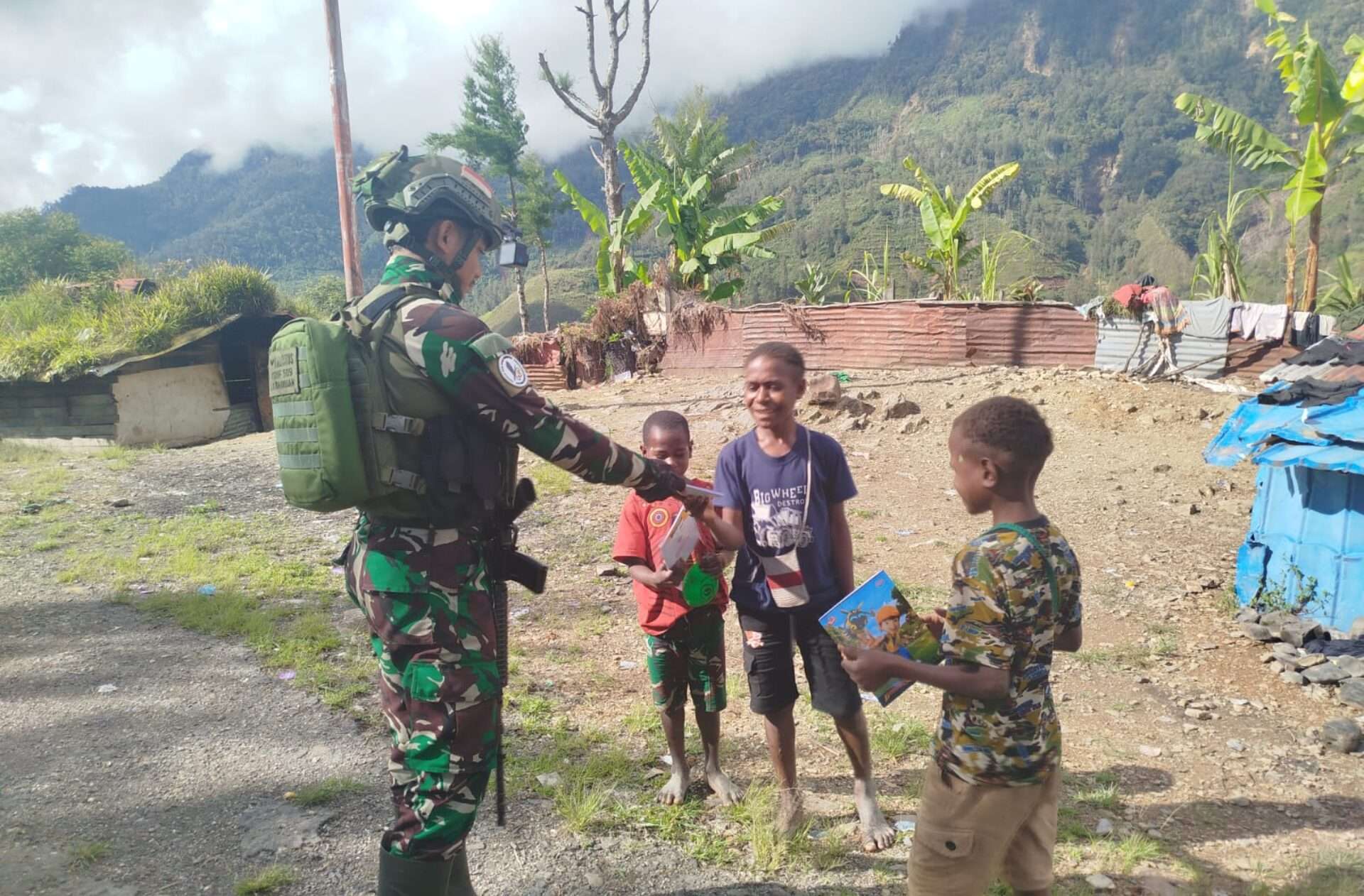 TNI Peduli Pendidikan di Kampung Bilogai Intan Jaya