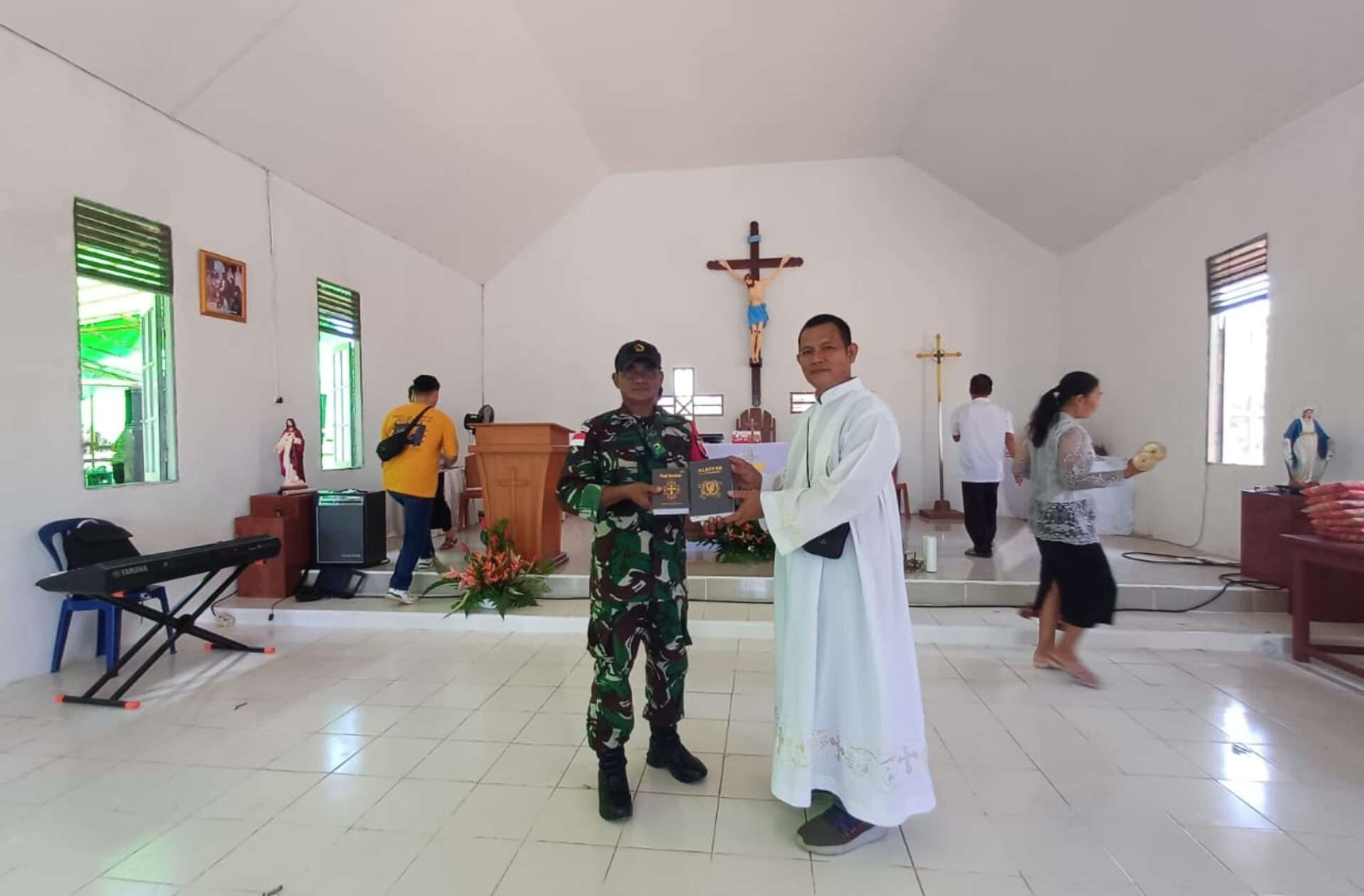 Peresmian Gereja Katolik Santo Stepanus di Kapuas Hulu, Dihadiri Satgas Pamtas RI-Malaysia