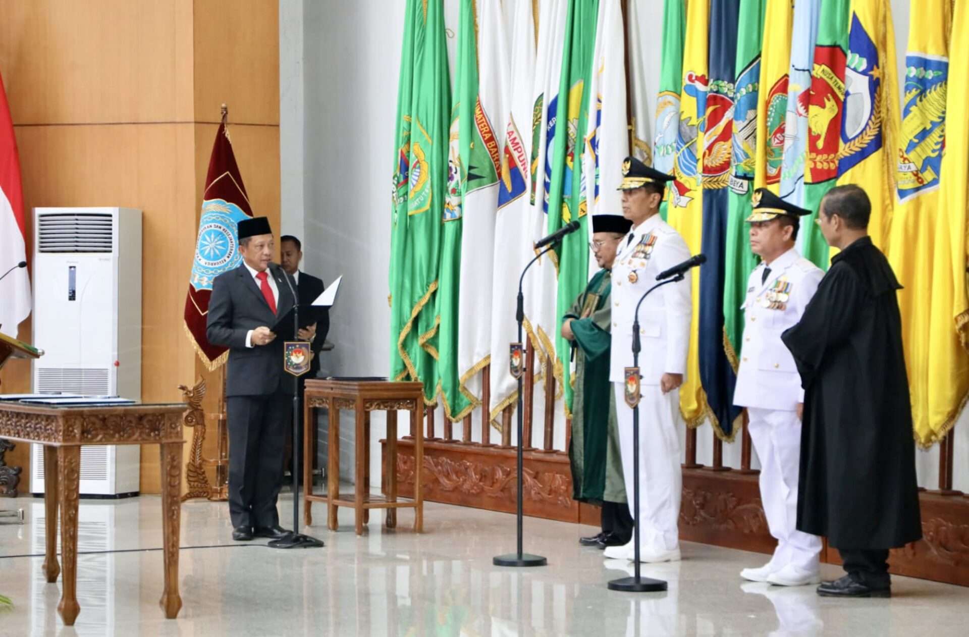 Mendagri Lantik Pj Gubernur Papua dan Papua Selatan