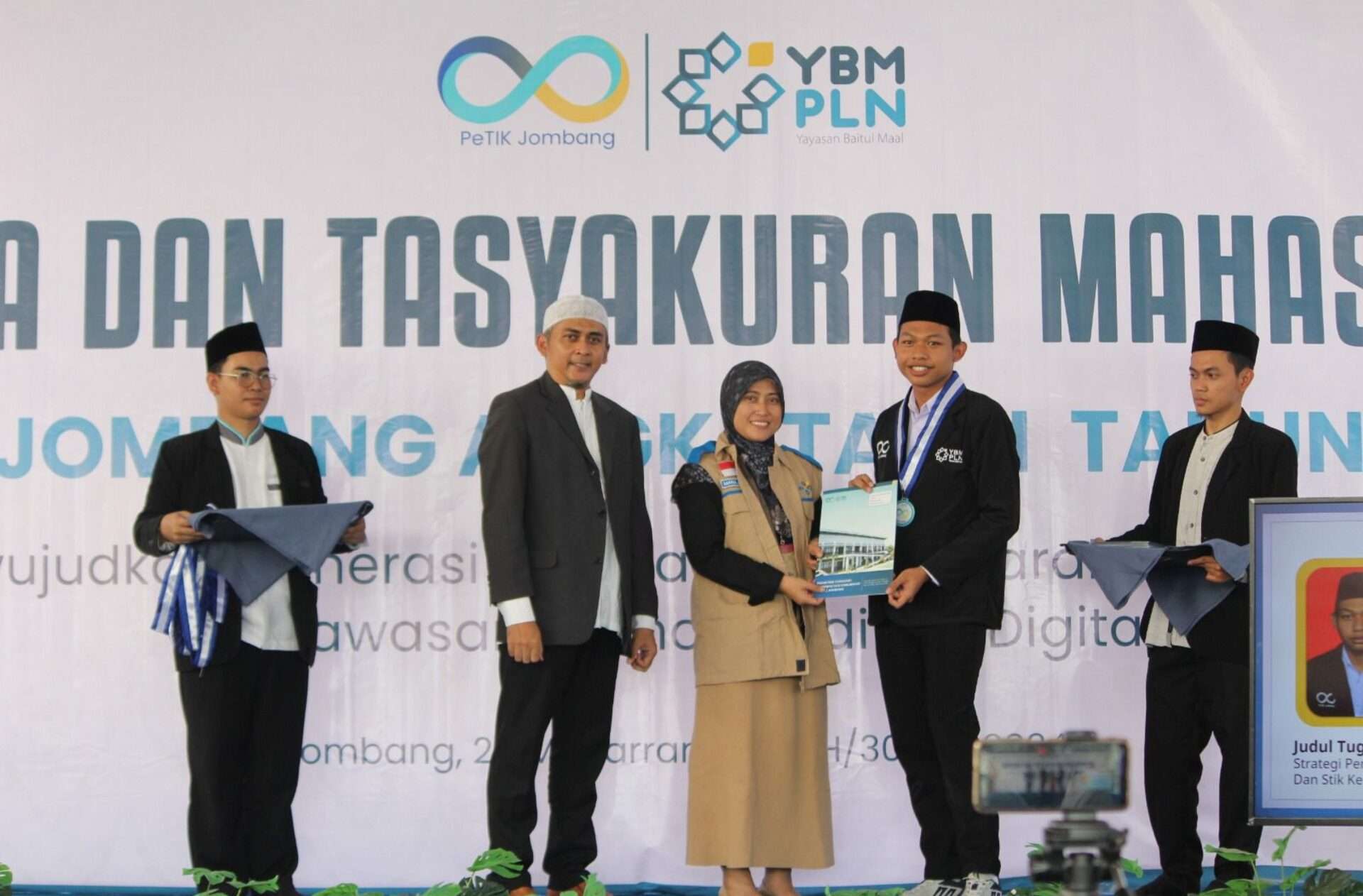 YBM PLN Wisudakan Mahasantri PeTIK: Mewujudkan Generasi Milenial Berkarakter Islam dan Berwawasan Teknologi