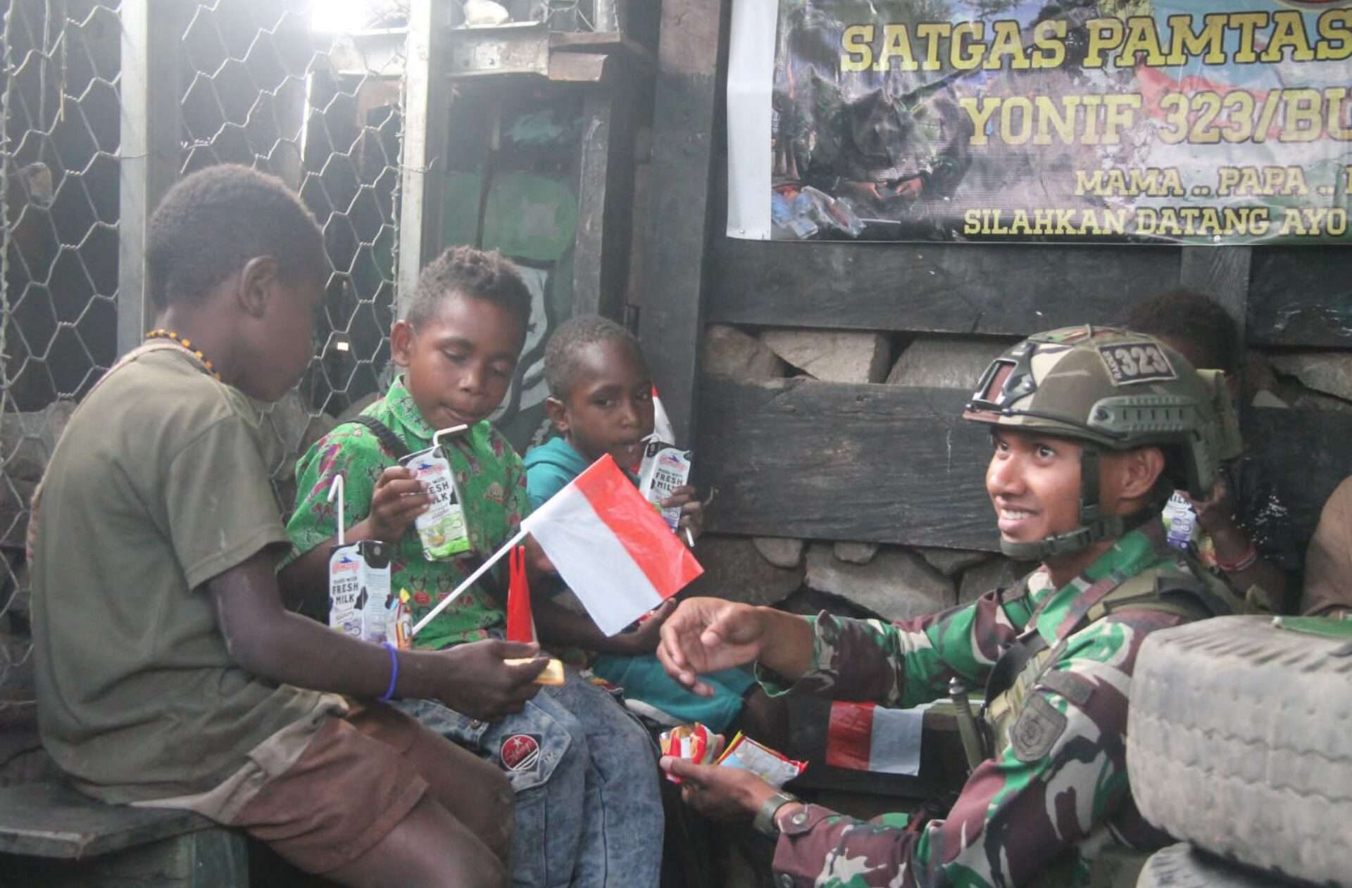 Keceriaan Anak-Anak Kampung Kago Bersama Ksatria Buaya Putih