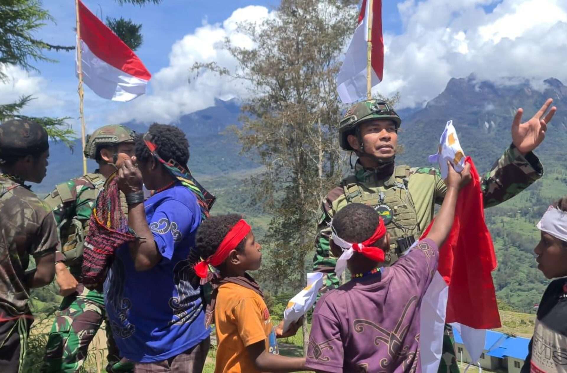 Prajurit Buaya Putih Gelar Lomba 17 Agustus Bersama Masyarakat Pedalaman Papua di Wombru