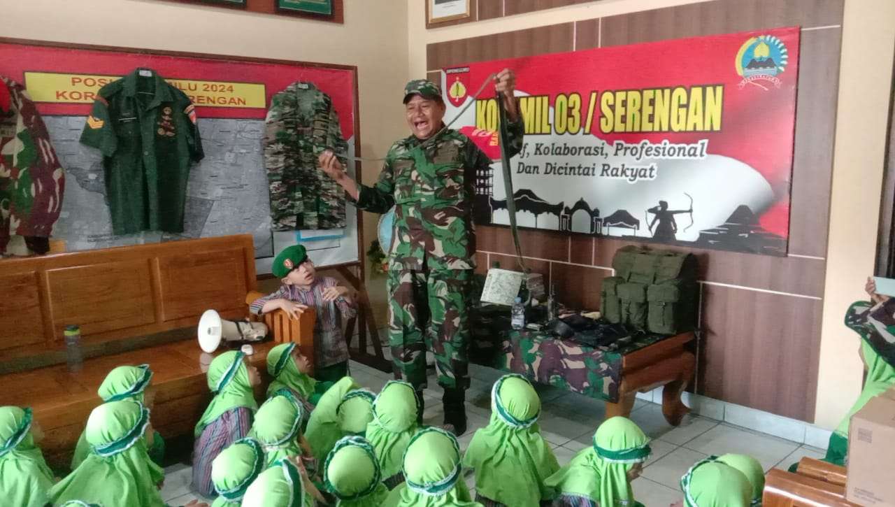 Kunjungan Edukasi KB RA Al-Islam 1 Jamsaren ke Koramil 03/Serengan: Menanamkan Cinta Tanah Air Sejak Usia Dini