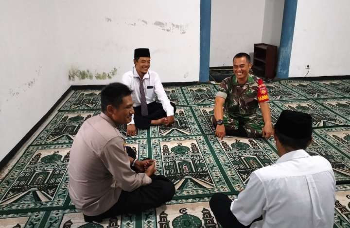 Tingkatkan Stabilitas Keamanan Desa, Babinsa Winong Jalin Komsos dengan Tokoh Agama