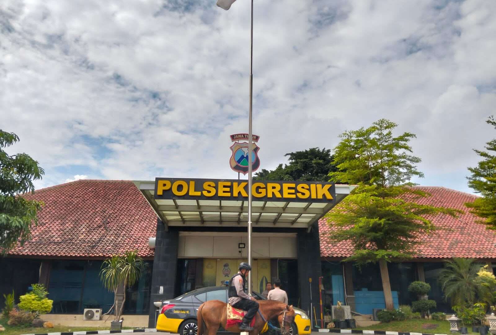 Patroli Berkuda Kapolsek Gresik: Inovasi Menarik untuk Meningkatkan Keamanan dan Hubungan Masyarakat