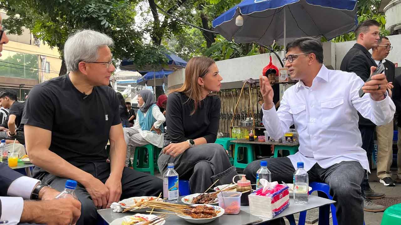 CEO Nvidia Jensen Huang Cicipi Kuliner Kaki Lima Jakarta, Gultik, Sambil Bahas Masa Depan AI di Indonesia