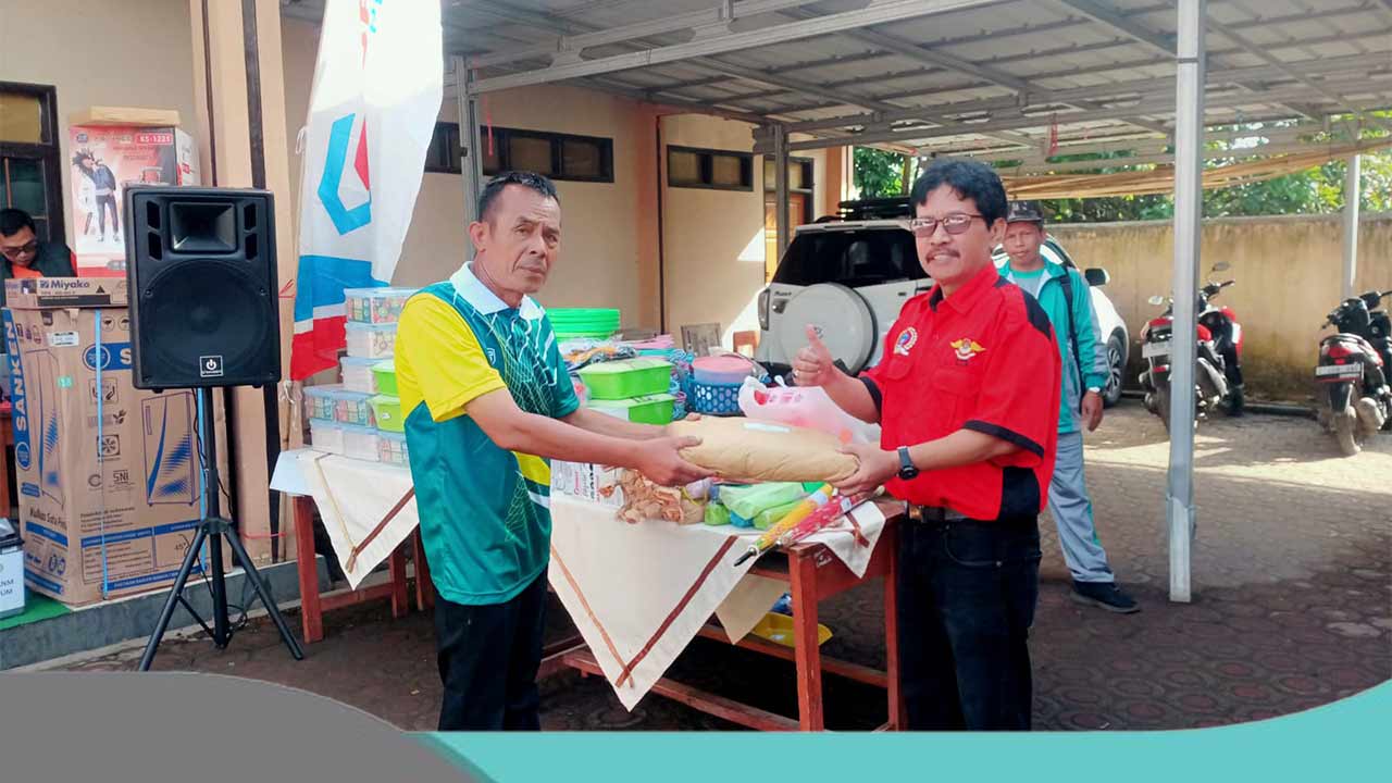 Jalan Sehat HUT ke-79 PGRI: DPC PWDPI Garut Meriahkan Acara dengan Hadiah Menarik!