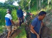 Tingkatkan Produktivitas Pertanian, Babinsa dan Warga Desa Kebonduren Gotong Royong Bangun Jalur Irigasi