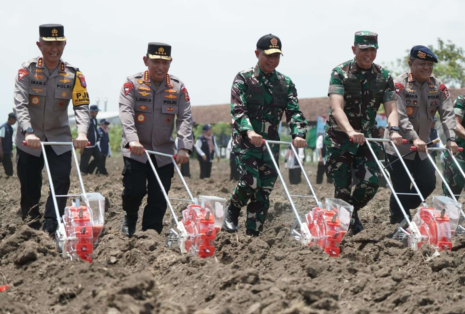 Panglima TNI dan Kapolri Luncurkan Gugus Tugas Ketahanan Pangan di Sidoarjo