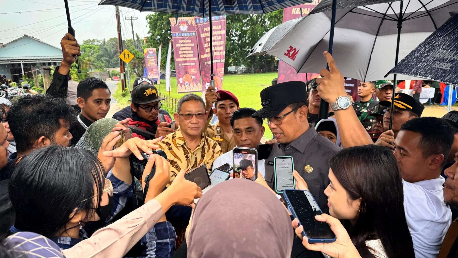 Pilkada Serentak 2024: Pimpinan Komite I DPD RI Bahar Buasan Tinjau TPS di Bangka Tengah