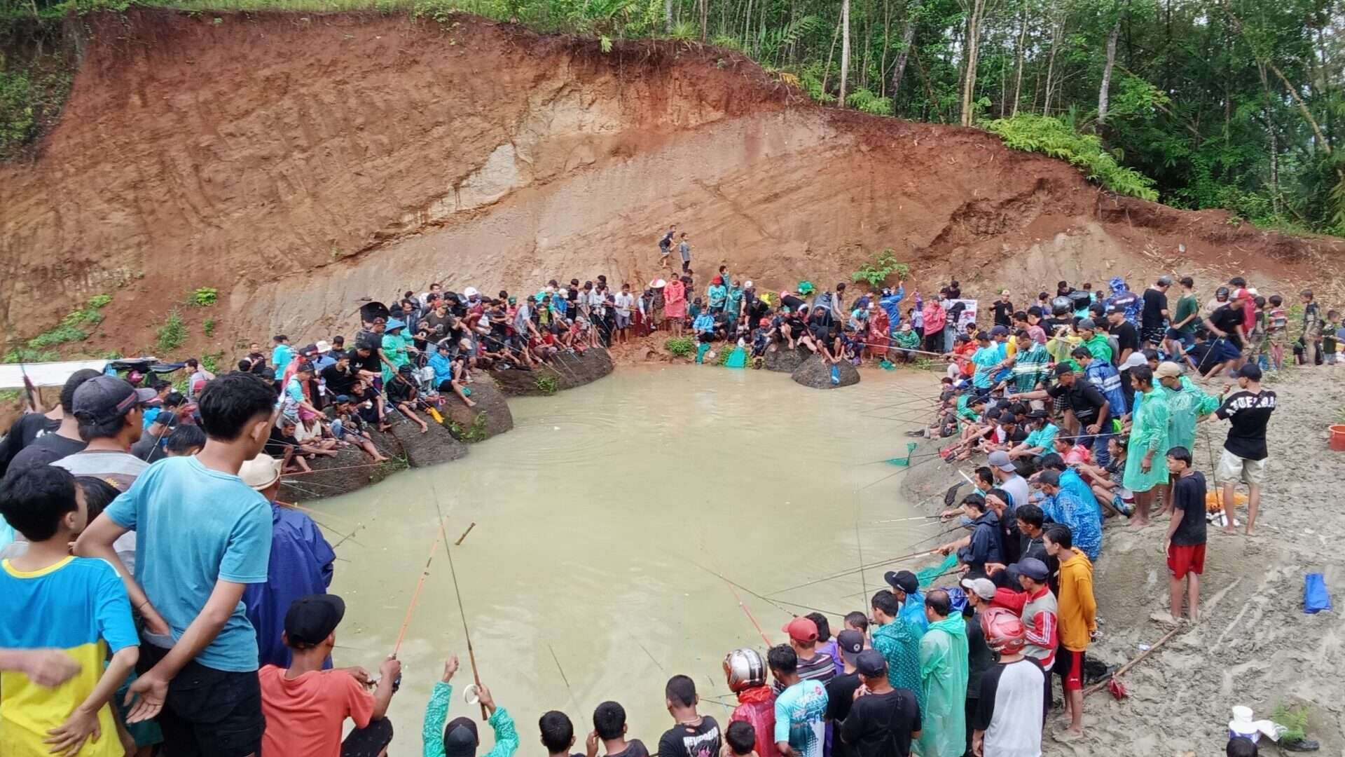 Mancing Bersama di Desa Patemon, Dukungan untuk Paslon Fahmi-Dimas Kian Menguat