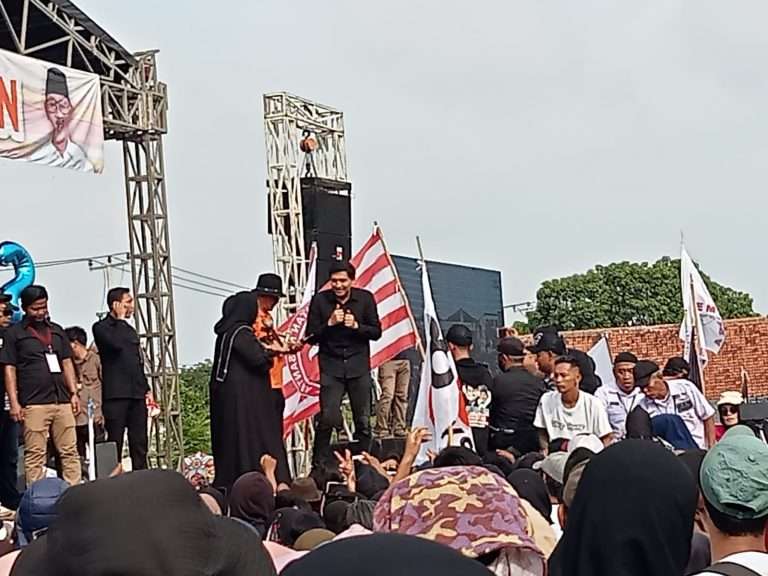 Kampanye Akbar Paslon 02 Lucky Hakim Disambut Ribuan Relawan, Tanda Perubahan untuk Indramayu