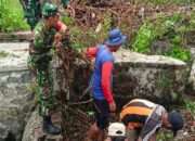 Sinergi TNI dan Warga Desa Nglegok Blitar: Babinsa Bersihkan Saluran Irigasi Demi Ketahanan Pangan