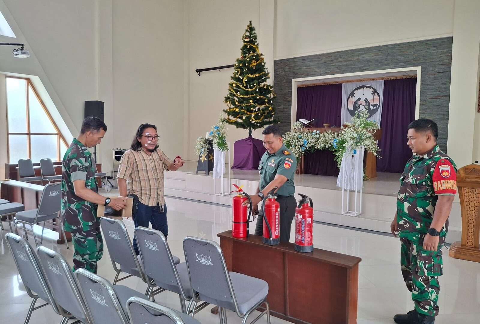 Danramil 03 Serengan Tinjau Gereja Danukusuman Jelang Nataru: Fokus Keamanan dan Keselamatan